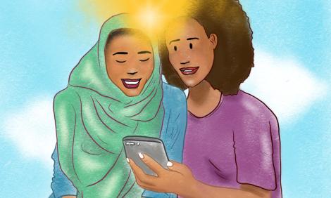 Dos mujeres de distintos lugares de África mirando un teléfono móvil juntas